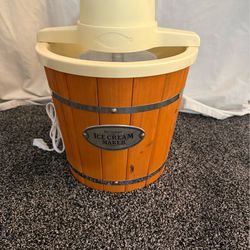 Nostalgia Old Fashioned Ice Cream Maker