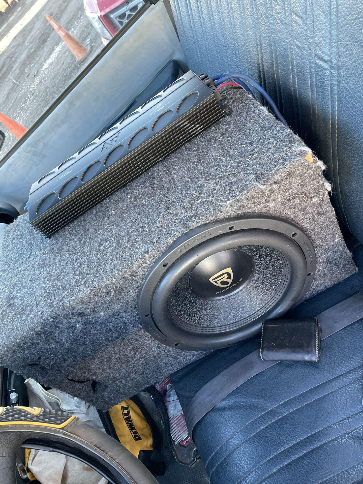 rockville subwoofer and audio pipe 2k rms amp