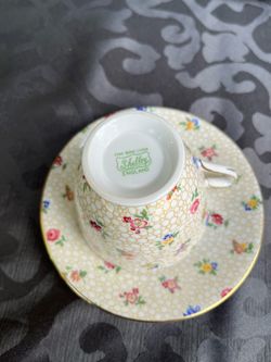 Lot of Tea Cups and Saucers.