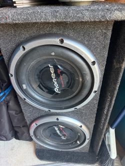 $300 obo 2 pioneers 12s and 1 Kenwood 12 and a 2500 watt 4 channel amp