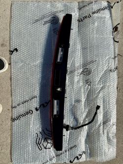 2022 - 2024 Kia Forte Center Tail Light OEM With Camera
