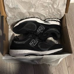 New Balance 2002r