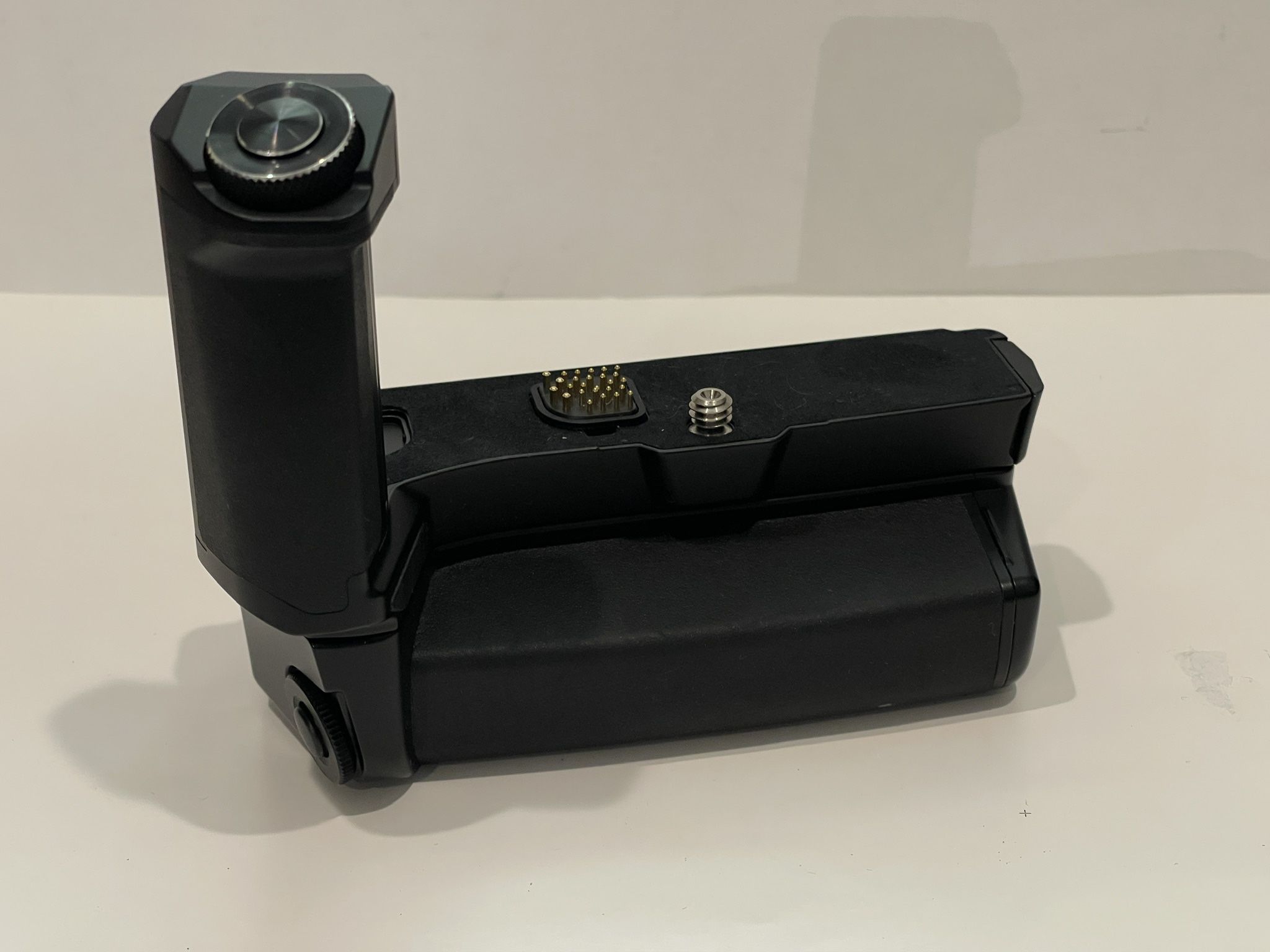 Olympus HLD-8G Grip With HKD-6P Battery Holder For OM-D E-M5 Mark II