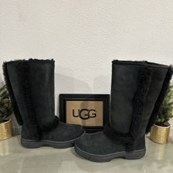 New: UGG Women’s Sunburst Boots Size 6