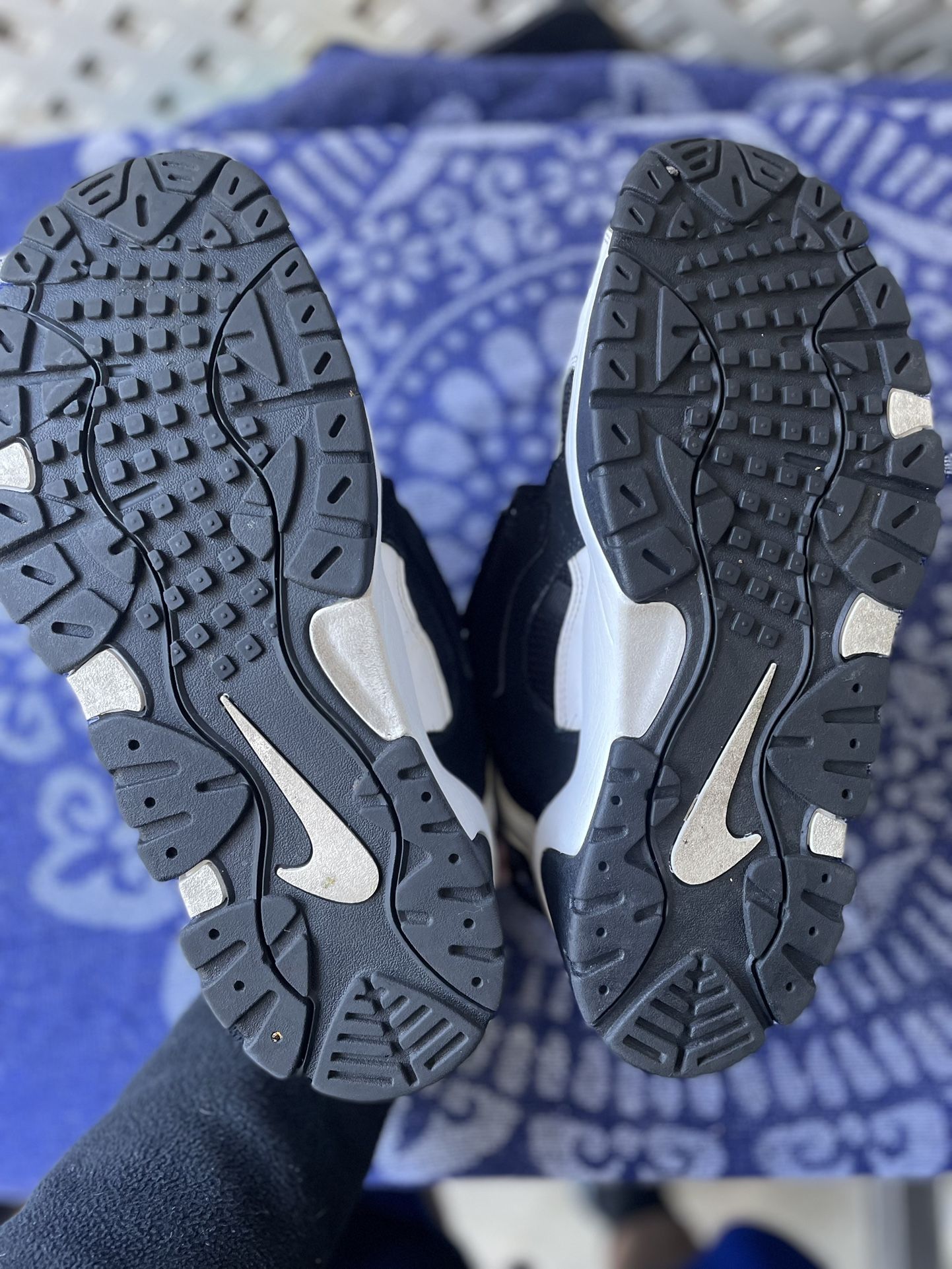 10.5 Nike Air Barrage Mid Black White Cabana