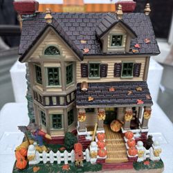 Village Collection 2005 Lemax -  Item No. 55211, Fall Comes Home, Lighted Building . Box