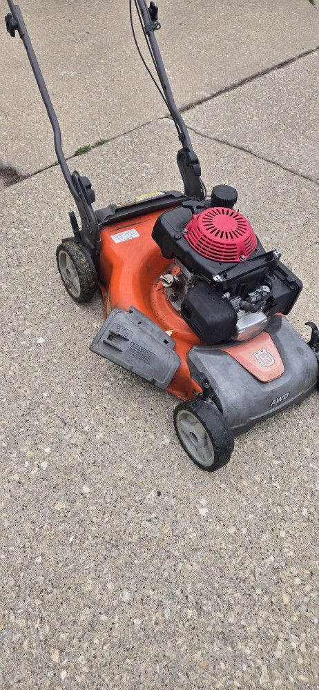Lawnmower Hasqawarna Self Propelled Side Discharge 22inch Cut 