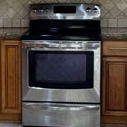 Kenmore stove and microwave set