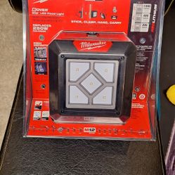 Milwaukee
M12  Flood Light (Tool-Only)