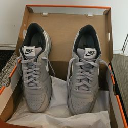 Nike Men's Gym Shoes Size 11 Brand New
