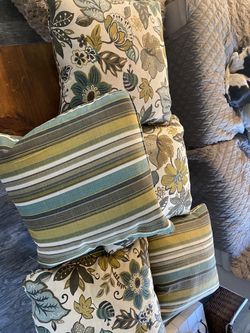 5 new heavy duty upholster pillows. Never used.