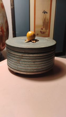 Antique powder puff working music box