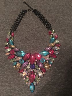 Collar súper grande y bonito .