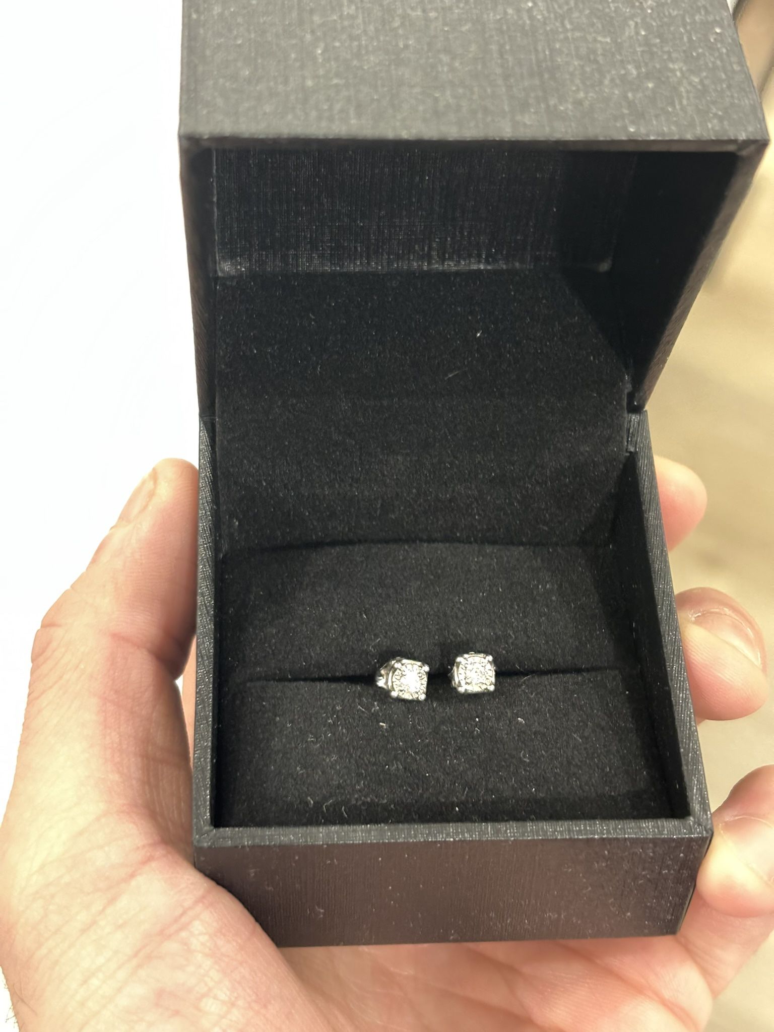 BRAND NEW Diamond Earrings 