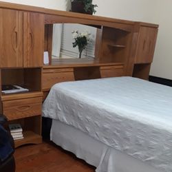 Queen Wood Bedroom Set 