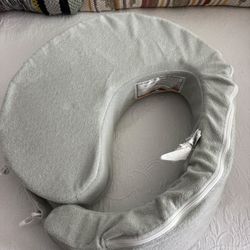 My Brest Friend Deluxe Nursing Pillow – Spring Green – Excellent Condition