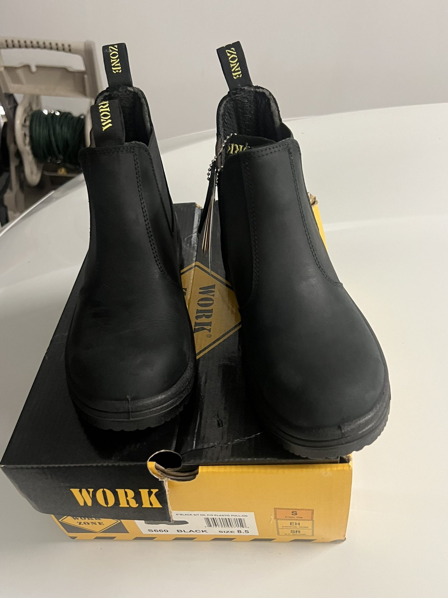 New WorkZone Men Size 8.5 Steel Toe Oil & Slip Resistance Electrical Hazard PPE 6” Elastic Pull On Boot