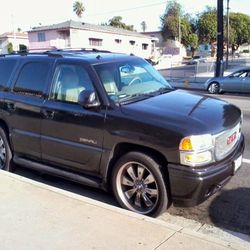 VENDO 20003 GMC YUKON DENALI Para Repararse