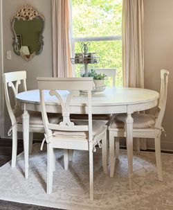 Dining Table•Kitchen Table• Solid Wood•4 Solid Wood Chairs with Chair Pads