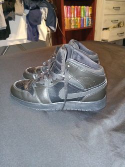 Nike Air Jordan Retro 1 Mid Triple Black (Size 7 Men/Youth, Size 9 Women)