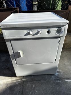 Frigidaire DRYER Machine