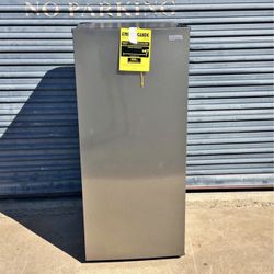 NEW!!  7.1 cu. ft. Manual Defrost Convertible Upright Freezer in Stainless Steel Look 