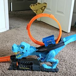 Hot Wheels T-Rex Chomp Down Loop