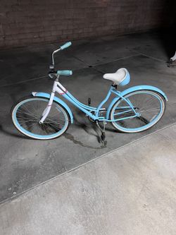 Girl’s Schwinn Beach Cruiser