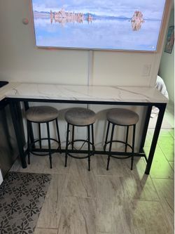 Table top and 3 Barstools