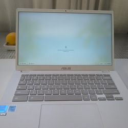 ASUS Chromebook Plus - 14" (Like New)