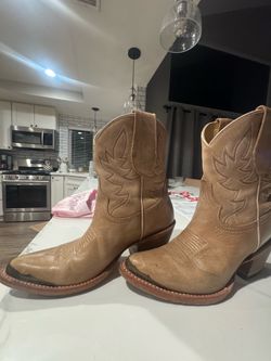 Western boots women’s 6