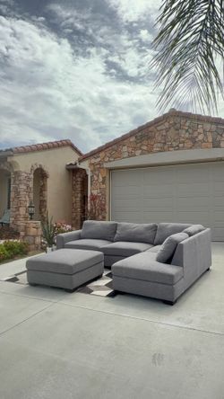 🤍Beautiful West Elm Style Sectional with Chaise and Ottoman, Delivery Available!