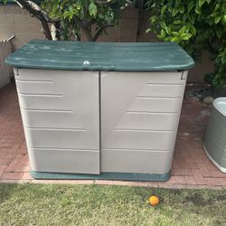 Rubbermaid Shed