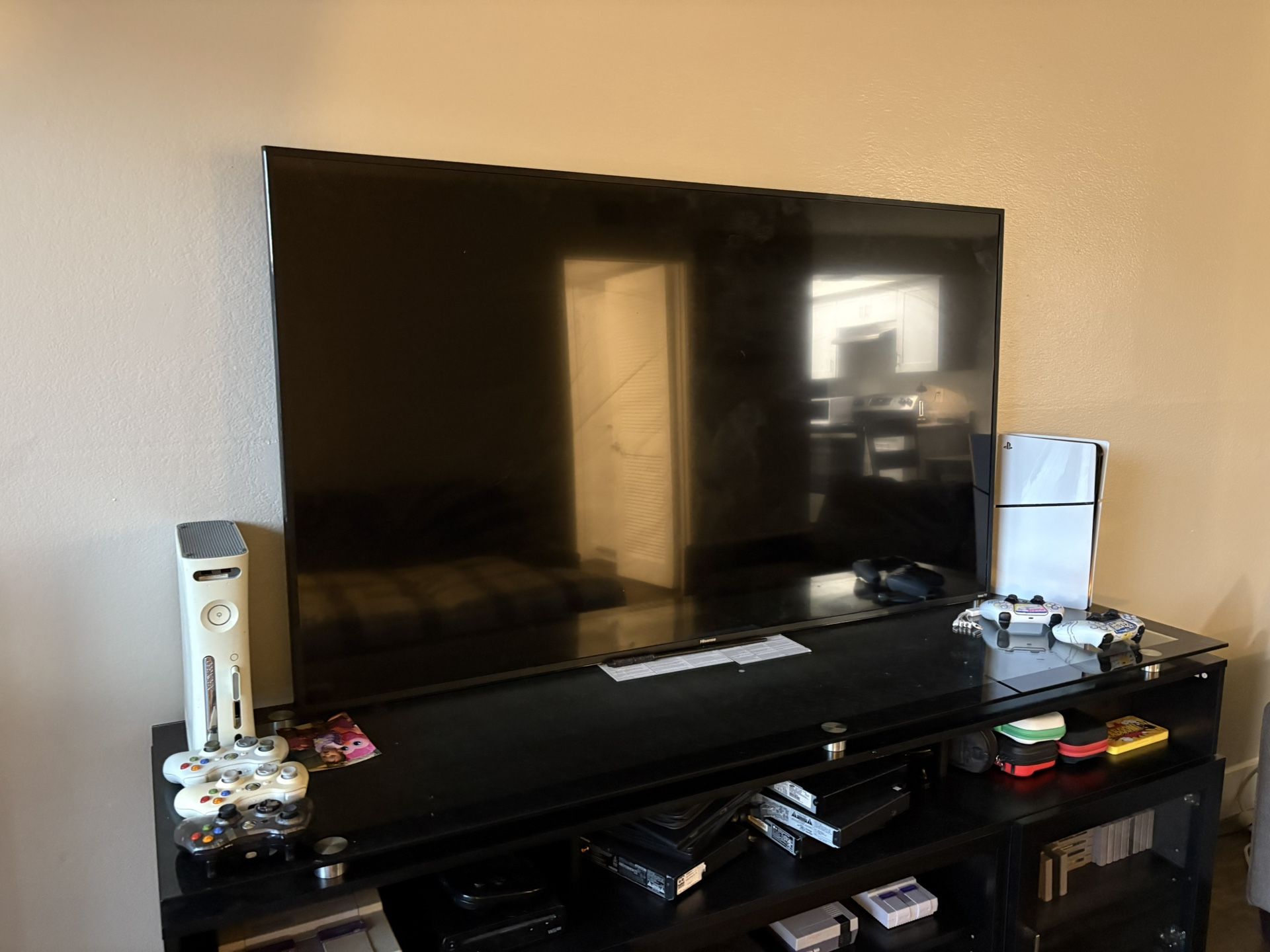 Hisense 72 In Roku Smart TV 