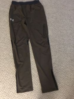 Adult small under armor sweats with pockets and zipper on bottom