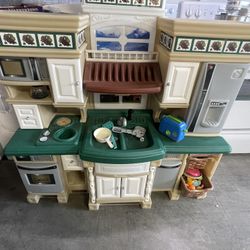 Step 2 Kids kitchen 
