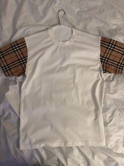 Burberry white tee shirt size medium