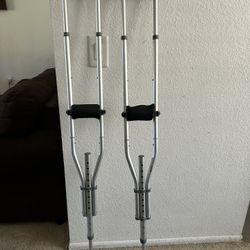 Expandable Crutches w/ Cushions 