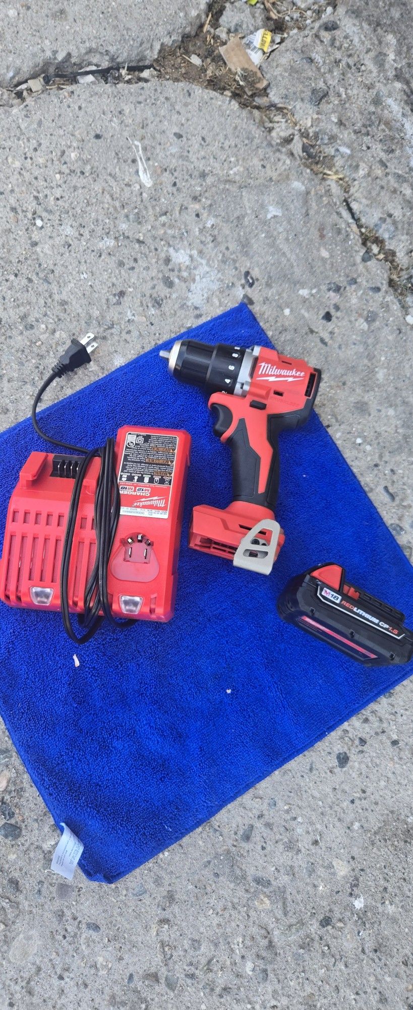 Taladro Milwokee Bateria Y Cargador