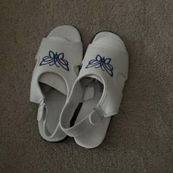 Womens Terry Cloth White with Butterfly Logo Sandal Size 8