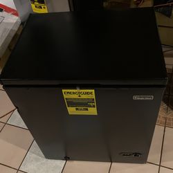 magic chef 5.0 chest freezer black