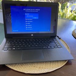 HP Stream Laptop With Charger 