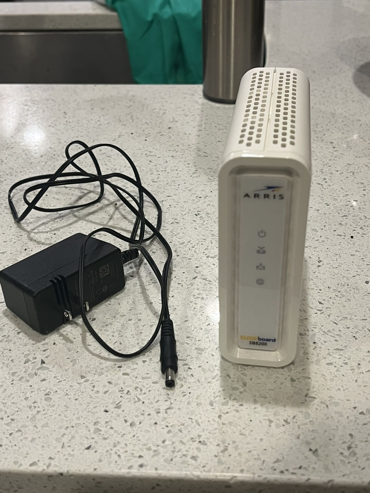 Arris Surfboard SB8200 Gigabit Cable Modem