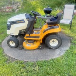 Cub Cadet LTX 1040 riding lawn Tractor