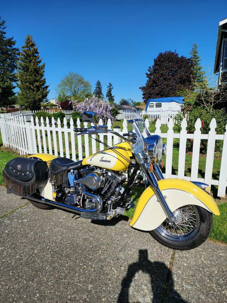 1999 INDIAN CHIEF VINTAGE MOTORCYCLE.  RARE COLOR-LOW MILES-CLEAN TITLE
