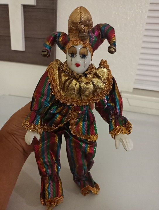 Porcelain Mardigrass Clown 12"