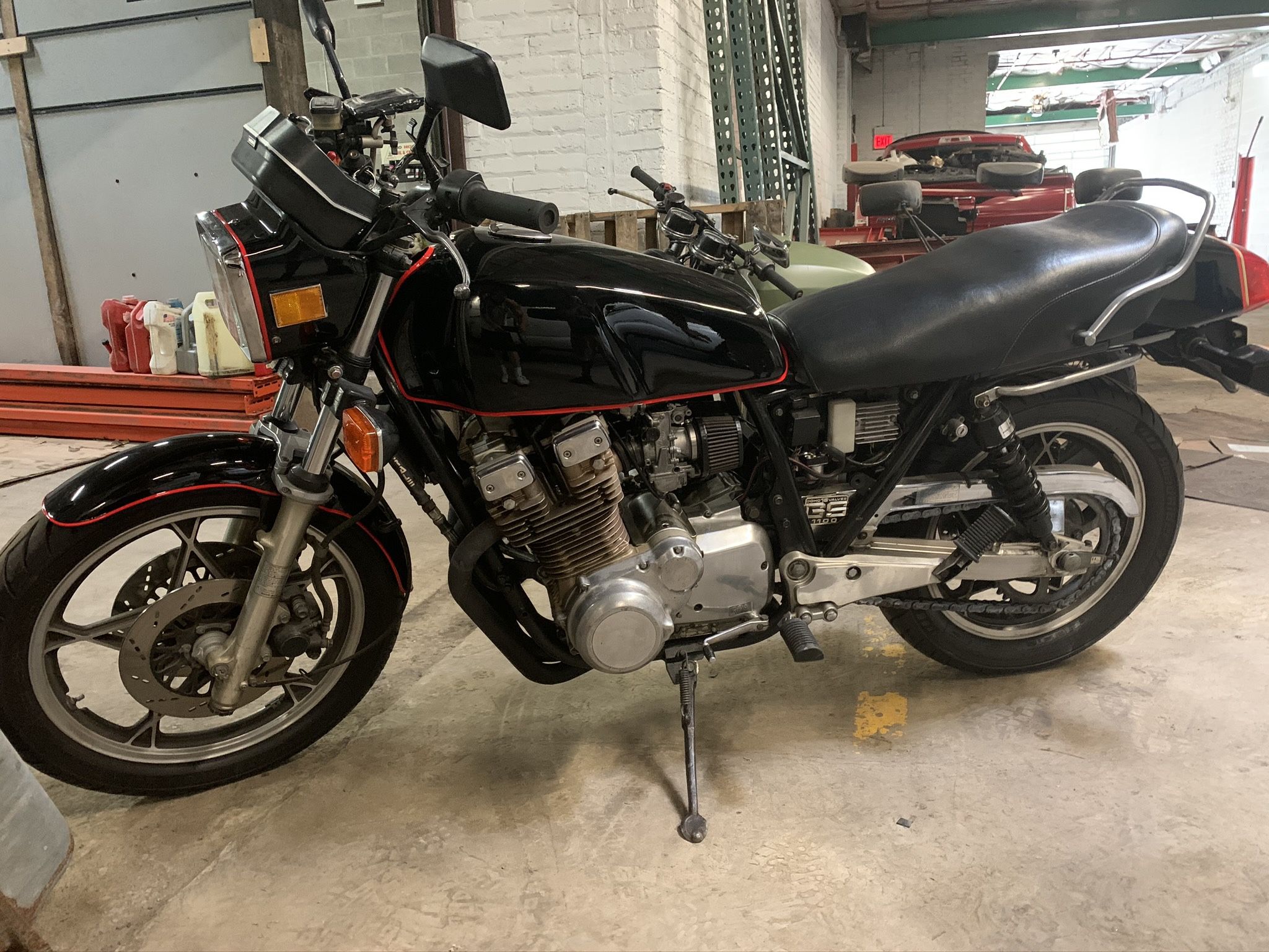 Photo $2500 Runs great might need batery and carb cleaning its been sitting couple years 1980 Suzuki GS 1100