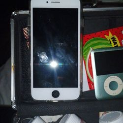 White iPhone SE, iPod 