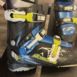 Youth Ski Boots 23.5