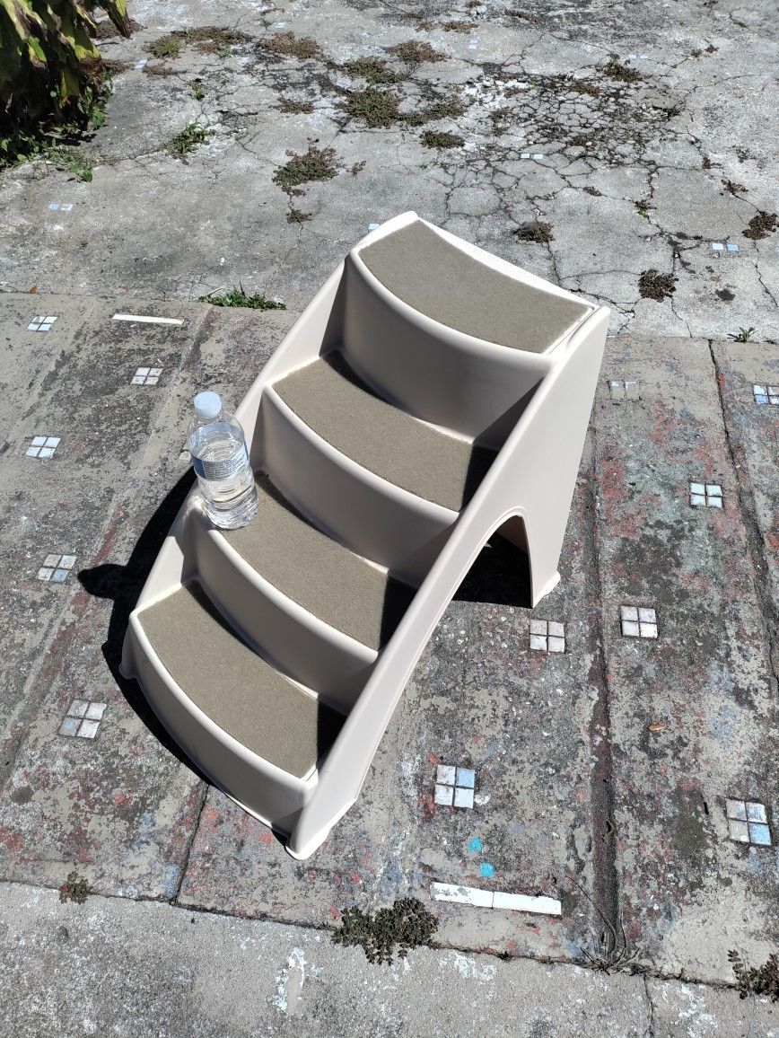 Pet steps